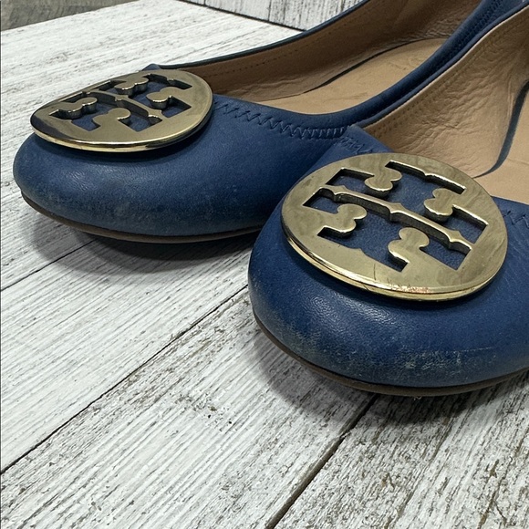 Tory Burch Navy Leather Reva Flats with Gold Logo - Picture 7 of 9